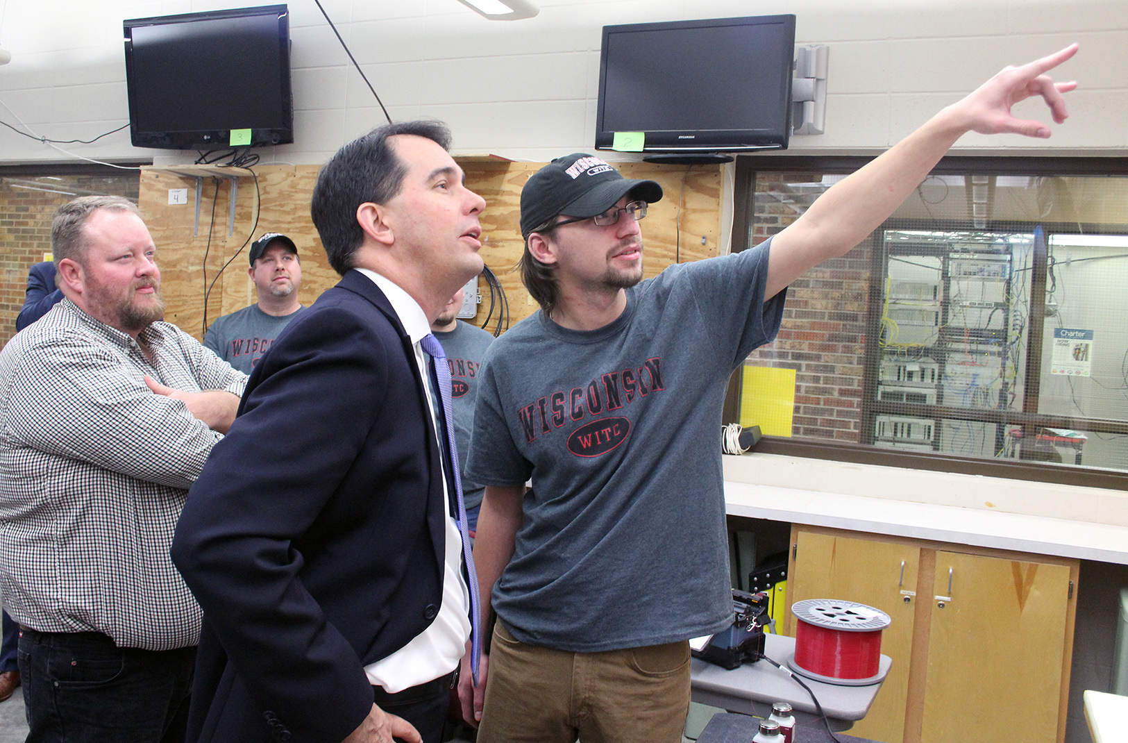 Gov. Walker and broadband student in the broadband lab at WITC